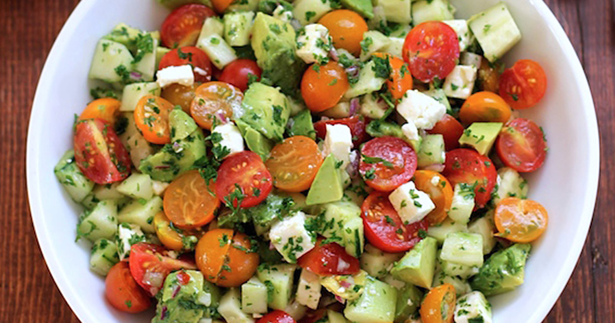 3 köstliche Salate, die den Bauch entblößen und zum Abnehmen anregen