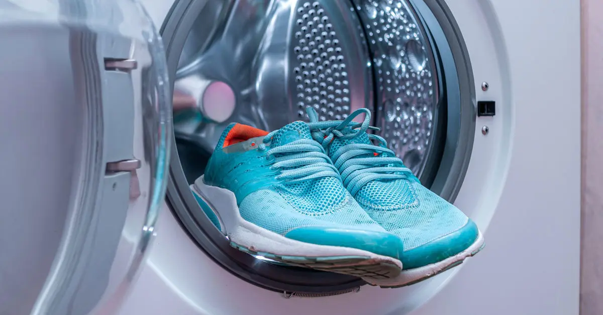 Come lavare correttamente scarpe da ginnastica, scarpe e scarpe da tennis ed eliminare gli odori